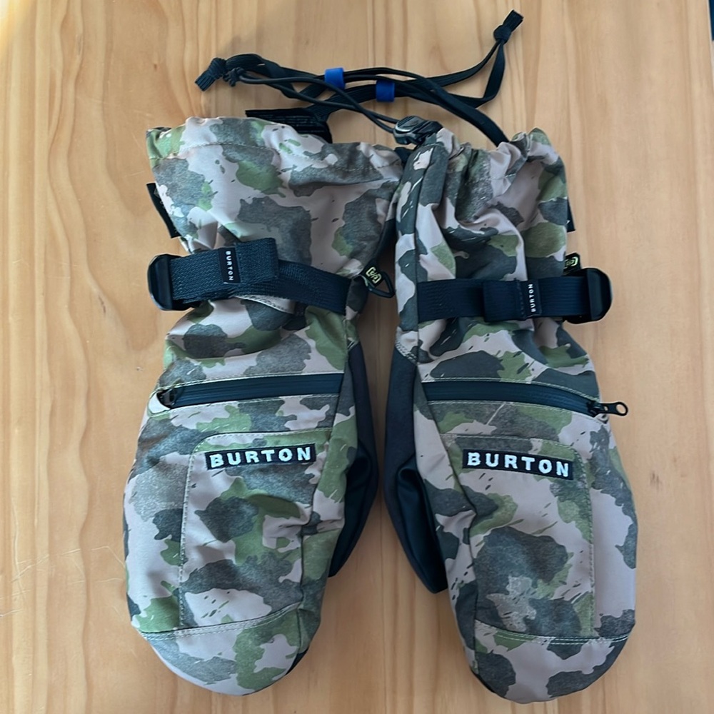 Burton Gore-Tex Mittens Men’s OS              Color: Felidae (Camo)